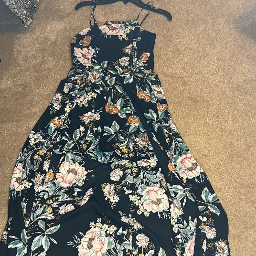 Floral romper with a back sleeve
